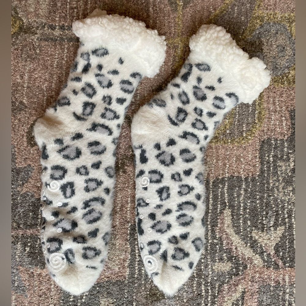 Muk Luks Snow Leopard Slipper Socks
